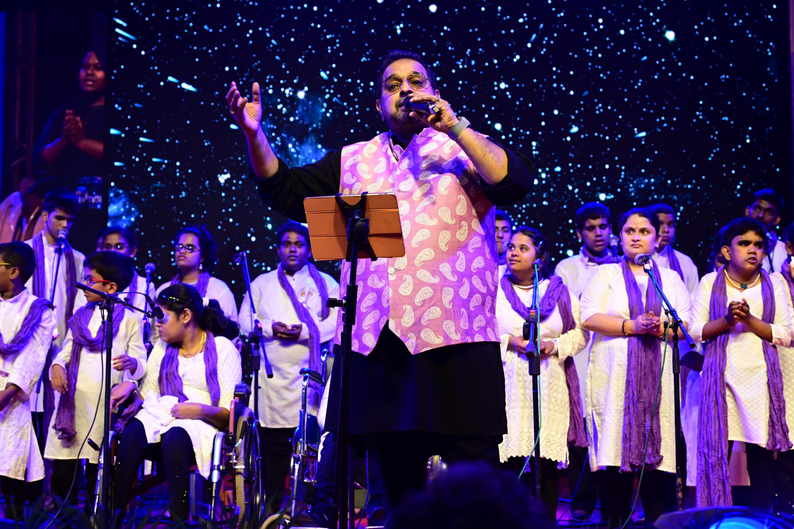 Padma Shri Shankar Mahadevan while performing with the Goan CwDs at the Purple Fest